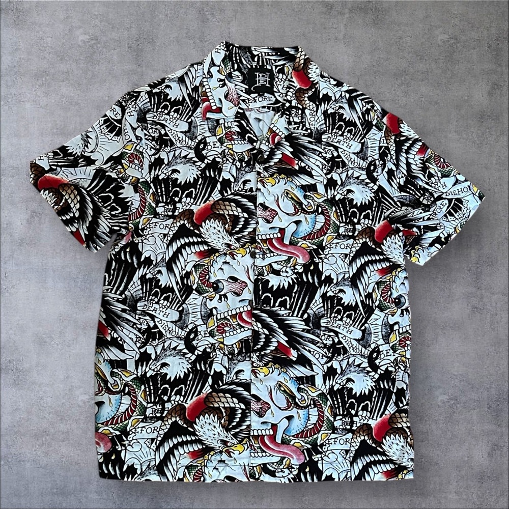 Ed Hardy Battle Skulls Tattoo Print Button Up Shirt M‎